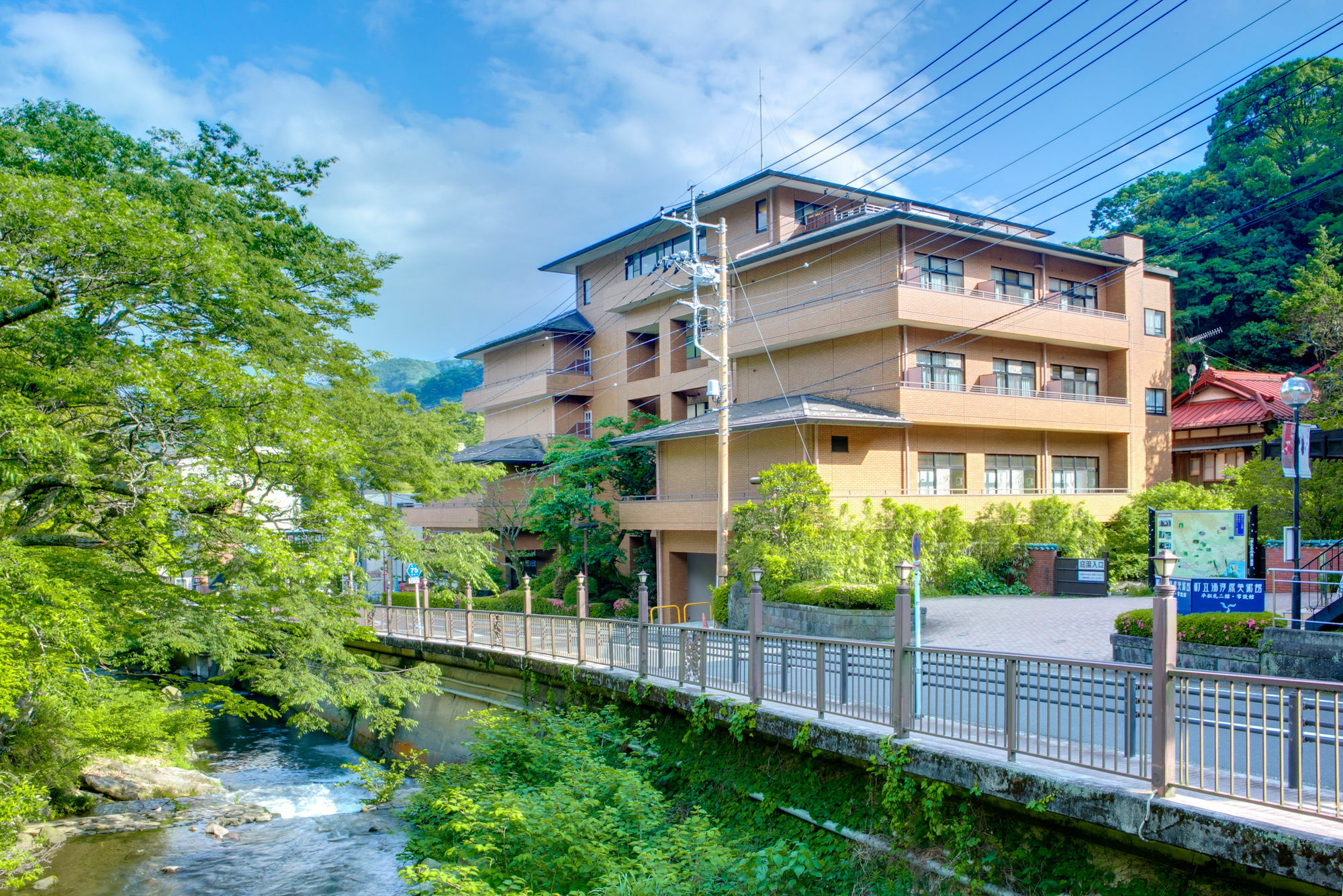 ゆがわら水の香里ホテル 湯河原町 エクステリア 写真
